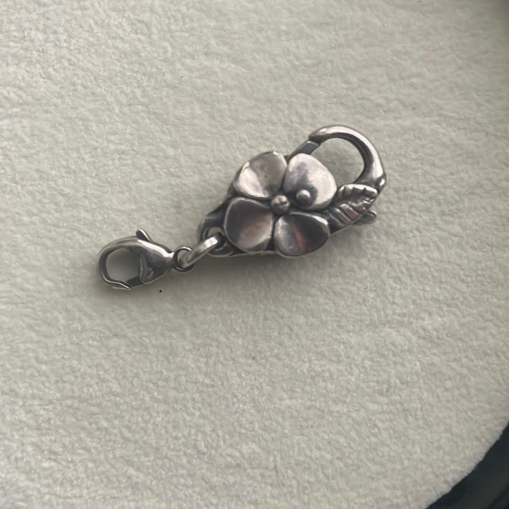 Trollbead bracelet clasp, large flower